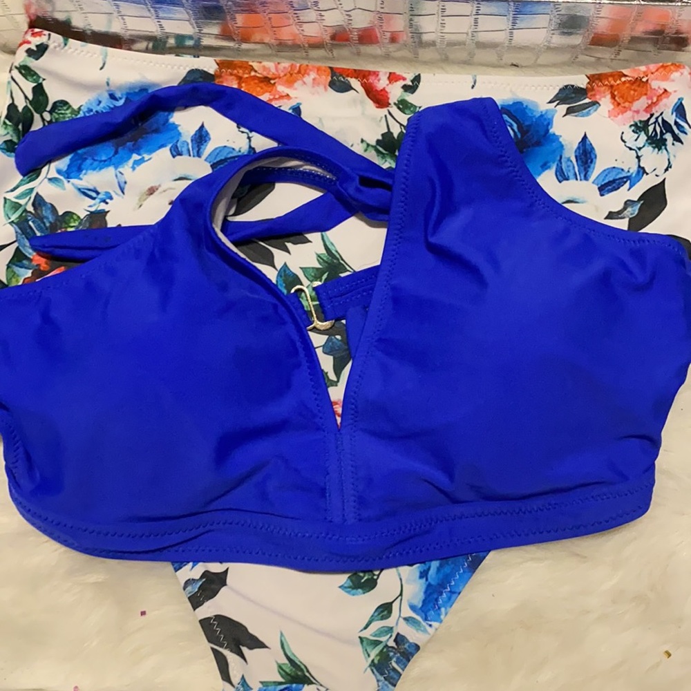 Two piece floral blue🤍 - Picture 4 of 5